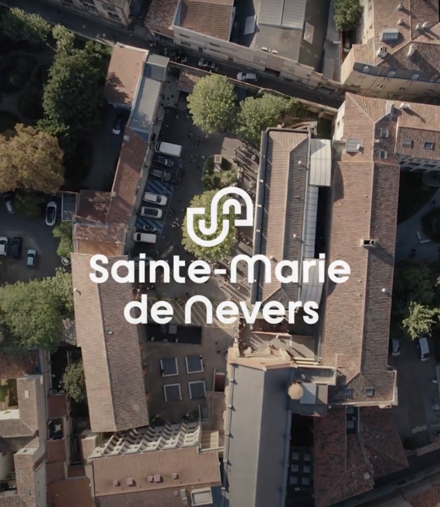 Image présenant le projet vidéo de présentation du lycée sainte marie de nevers